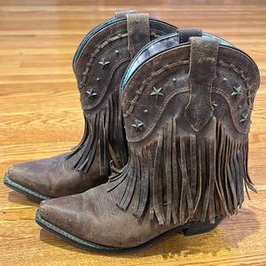 Super cute Dingo cowboy boots, brown fringe w/gold metal stars, women’s size 7.5